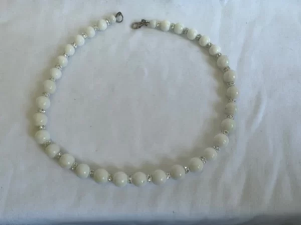 MINDFUL MEDIUM SIZED BEADS LAYERING NECKLACE-PEARL